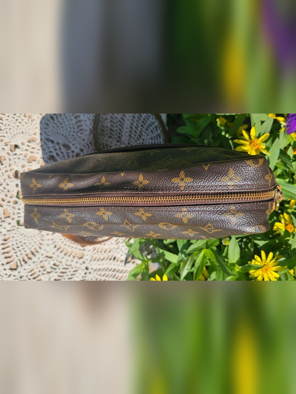 Louis Vuitton Trocadero 27 Crossbody Bag - Picture 5 of 16